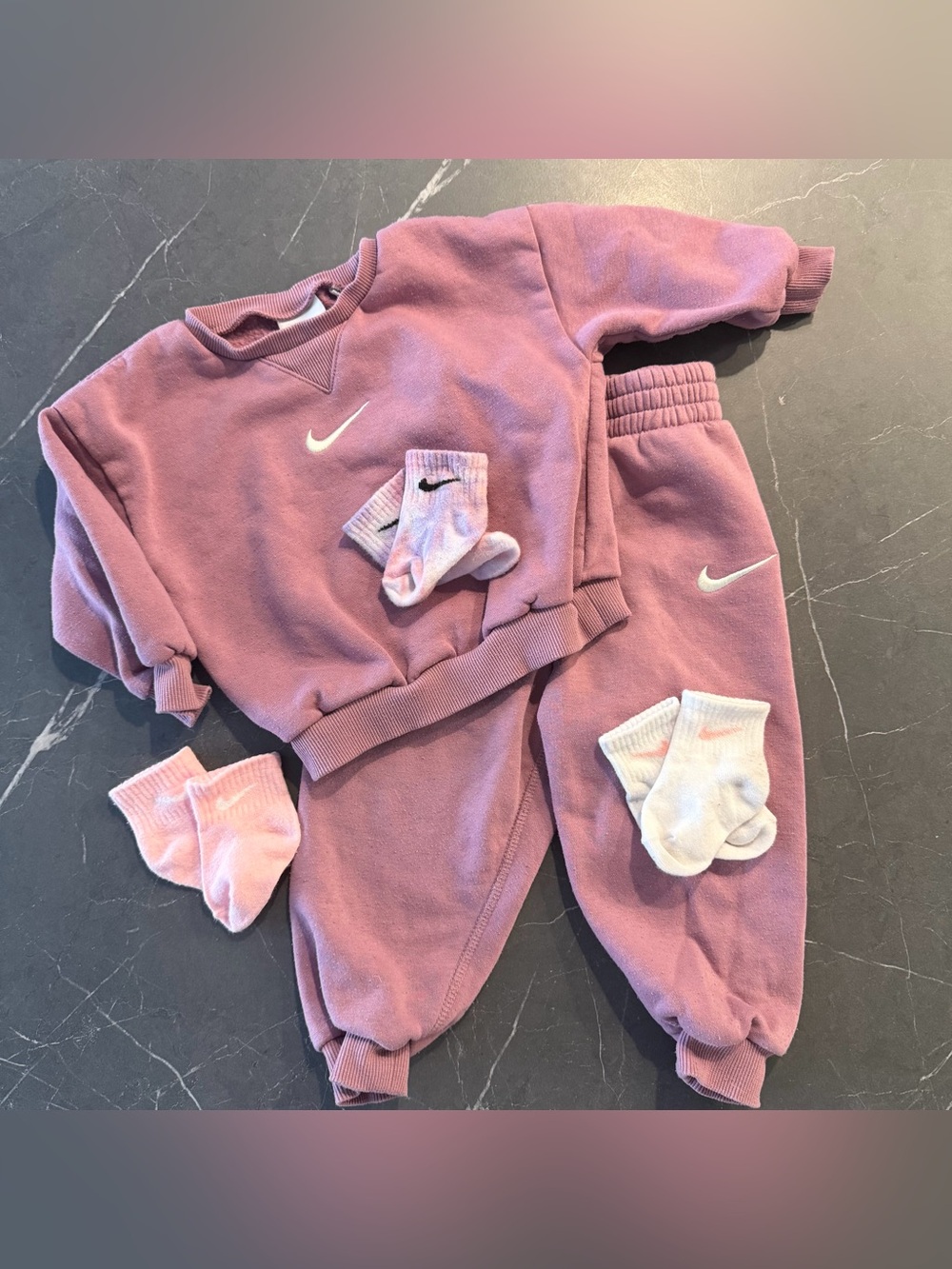 Nike Sweatshirt and Socks (Baby)